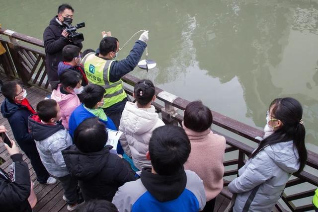 长宁这群“苏河小泾泠”，为家门口的河道做“体检”