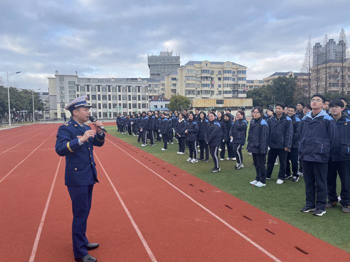 开学第一课，浦东新区消防救援大队走进了这所中学