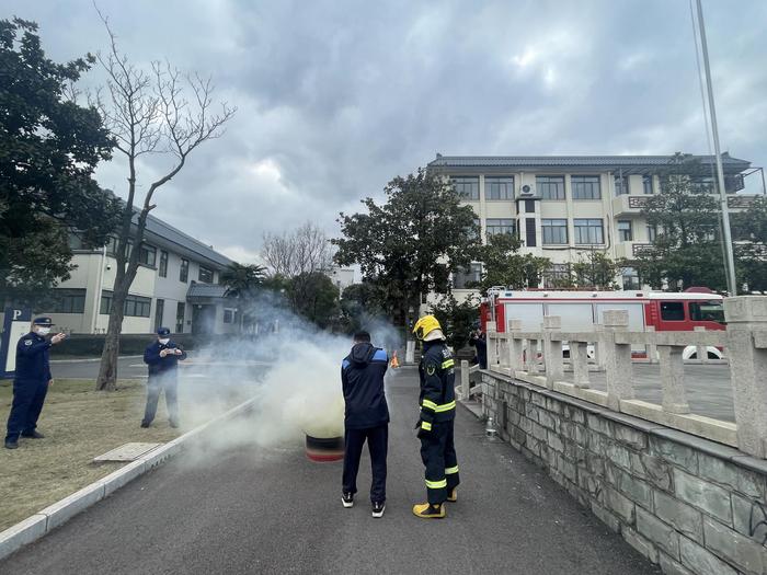 开学第一课，浦东新区消防救援大队走进了这所中学