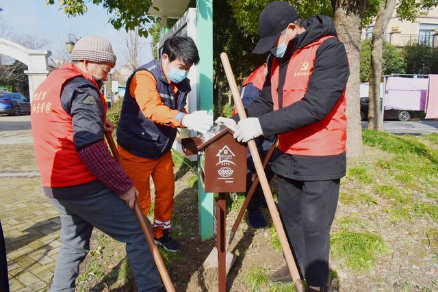 崇明这个小区设立宠物便便盒，“铲屎官”可以跟烦恼说拜拜了