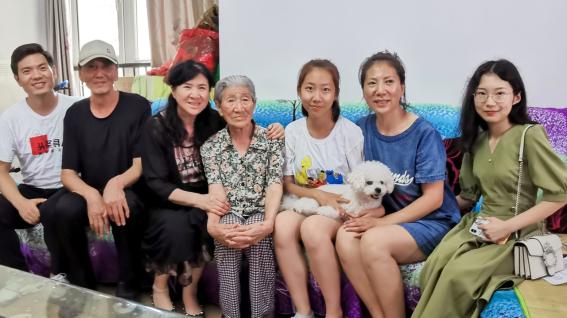 图:抖音寻人项目组回访第一例寻回案例家庭