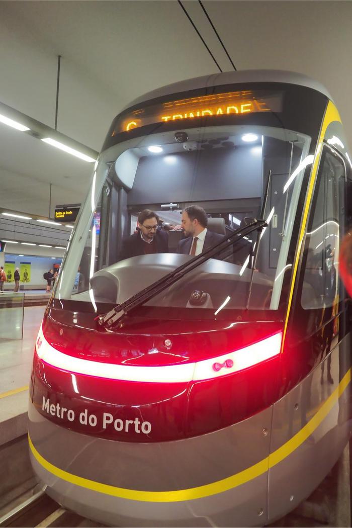中国城轨列车首次出口欧盟 预计5月在葡萄牙投入运营