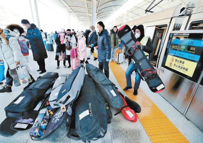 冬奥会后首个滑雪季 京张高铁送14.8万人去滑雪