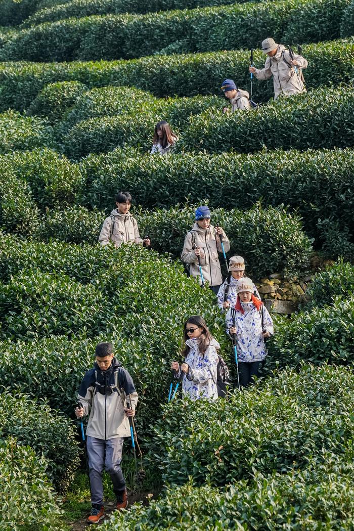 Columbia举办“玩徒公社”杭峰岭徒步活动，开启穿行之旅