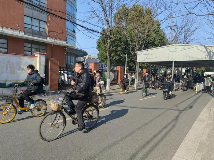 复旦迎来开学第一天，30人以内的小班研讨课约占本科生课程开课总数的61%