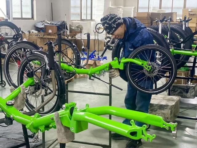 松江这家国内最大躺车厂家逆势突围，不断推出个性化自行车