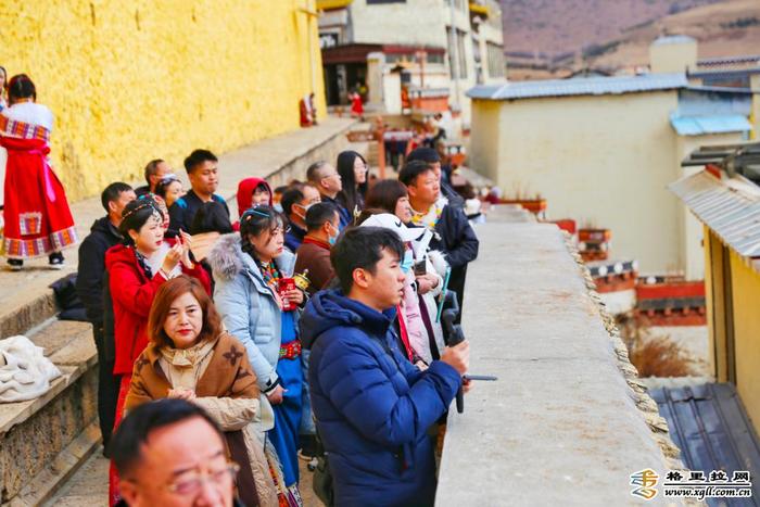 松赞林寺藏历新年喜迎游客