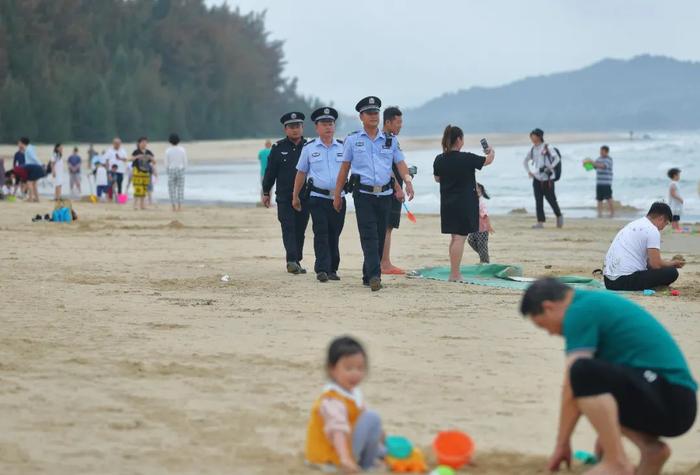 男子骑沙滩摩托车撞死人被判刑！驾驶景区、自家的沙滩摩托车发生纠纷，谁应担责？