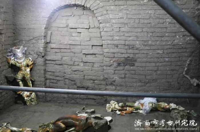 济南古墓葬50余件唐三彩 系山东地区出土数量最多一次 白瓷为断代提供新材料