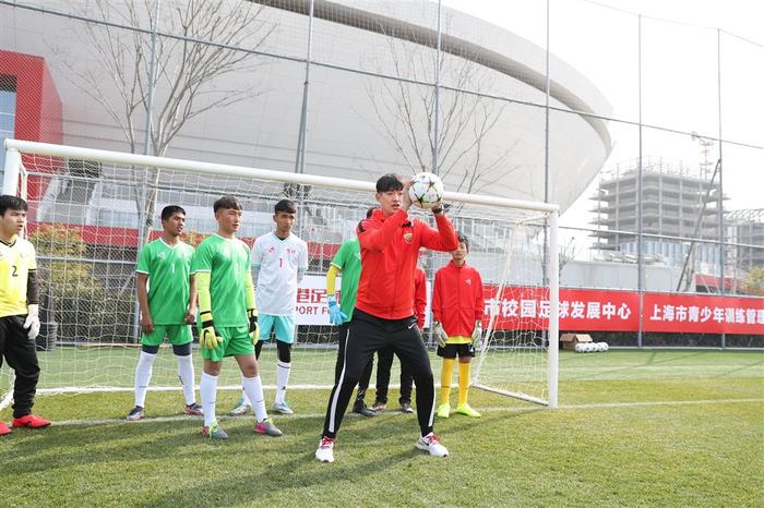 武磊水庆霞齐助阵！这场中学生足球全国交流赛助力“雏鹰”起飞