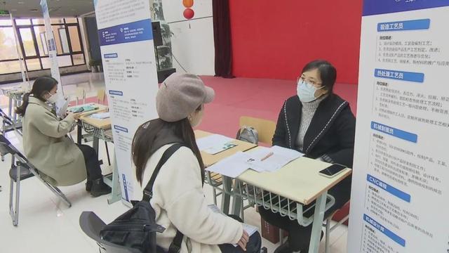 奉贤搭建区、校、企高适配度“大平台”，首届“人才超市”点燃高校求职热