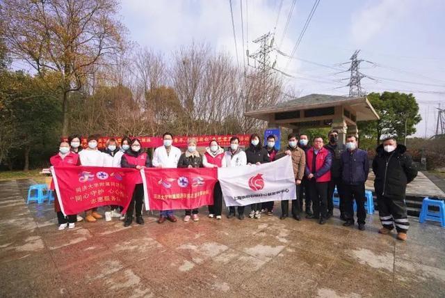 同济医院社工部组织医务青年志愿服务队参与社区爱心活动