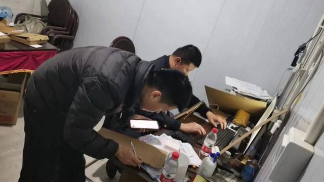 一假冒知名品牌数码产品生产窝点深夜被查 涉案产品价值近百万元