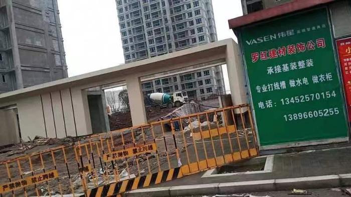 业主投诉绿地涪陵一项目逾期未交付售楼部人去楼空  住建部门称正督促开发商解决问题