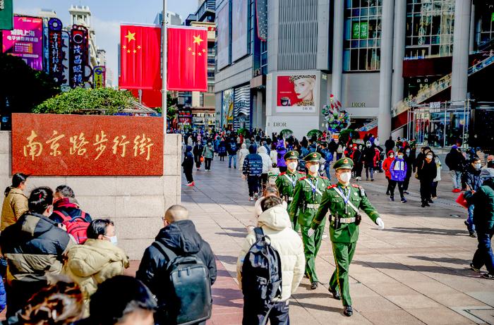 牢记殷殷嘱托，当好新时代“霓虹灯下的哨兵”