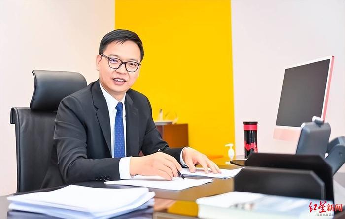 ↑全国政协委员袁小彬 图据视觉重庆