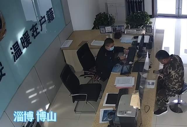 父亲请求民警留下病故爱子身份证：儿子成年后照片很少，想他时拿出来看看，就像儿子还在身边