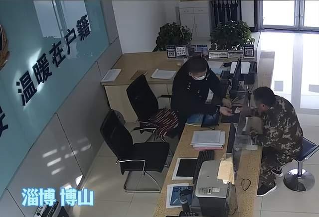 父亲请求民警留下病故爱子身份证：儿子成年后照片很少，想他时拿出来看看，就像儿子还在身边