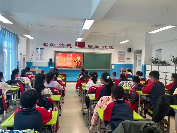 永远的雷锋！《中国青年》杂志举办纪念毛泽东同志题词发表60周年网络直播活动