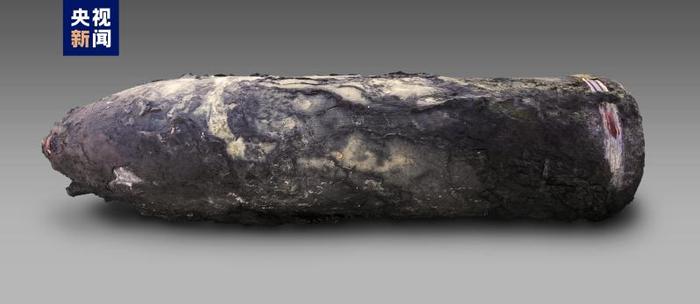 甲午沉舰“靖远”舰遗址水下考古发现210毫米克虏伯炮弹，口径系水下考古迄今之最