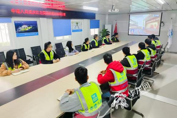 组图 | 鼓舞人心 催人奋进 重庆社会各界收听收看十四届全国人大一次会议开幕会