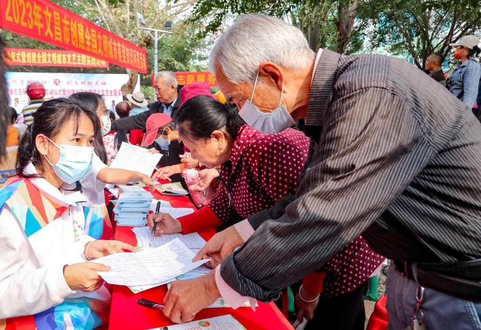 文昌市举办学雷锋志愿服务活动年启动仪式暨创建全国文明城市文艺主题实践活动