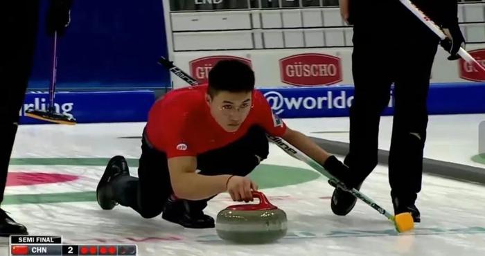 创造历史！内蒙古运动员李智超与队友合力为中国夺得冰壶世青赛首冠