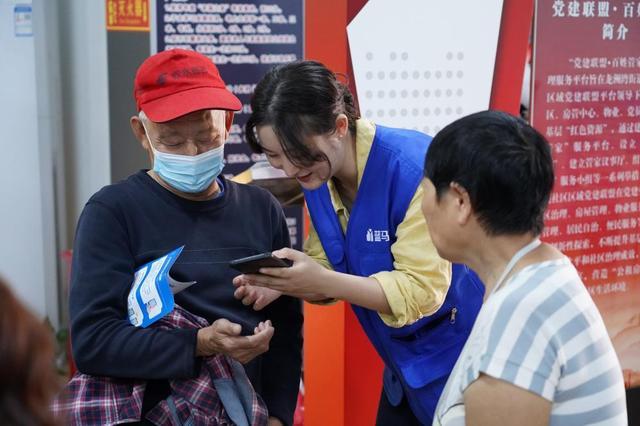 蓝马甲志愿者及团体获点赞致敬 中华志愿者协会向全国推介蓝马甲行动