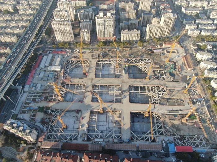 (改建中的彭一小区,图片来源:彭浦新村街道)
