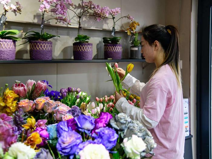 组图 | 妇女节当日，沪上鲜花店生意红火