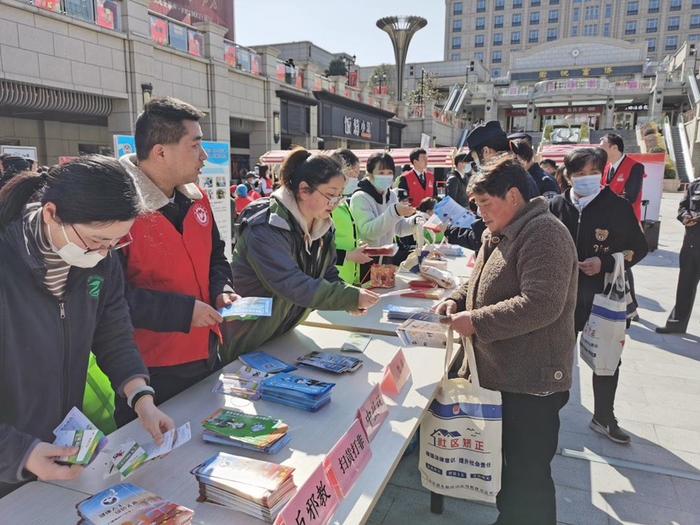 如何辨别非法出版物？浦东“扫黄打非”宣传进校区、社区、商业区