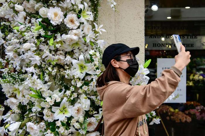 组图 | 妇女节当日，沪上鲜花店生意红火