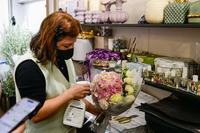 组图 | 妇女节当日，沪上鲜花店生意红火