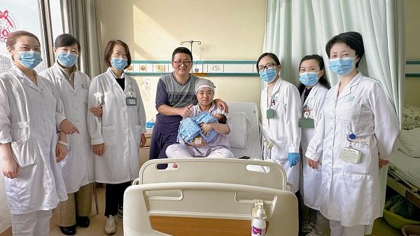 从确诊到分娩 仅仅4分钟！一妇婴抢救团队成功完成脐带脱垂即刻手术