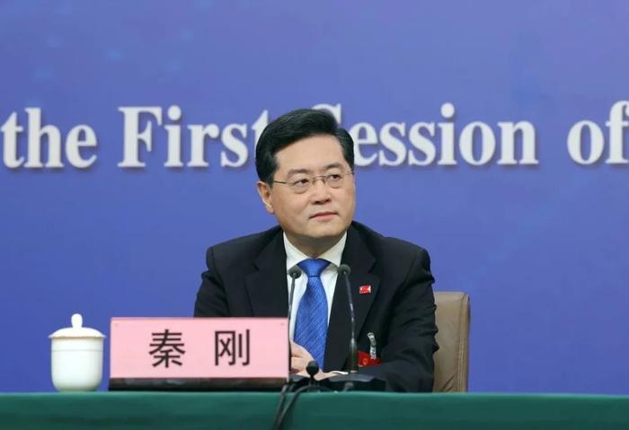 【英文】外交部长秦刚就中国外交政策和对外关系回答中外记者提问
