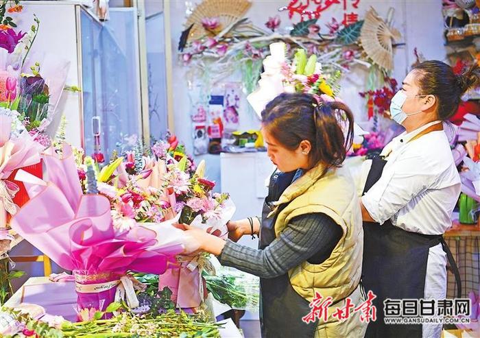 【图片新闻】“三八”妇女节之际，兰州鲜花市场各类鲜花受热捧