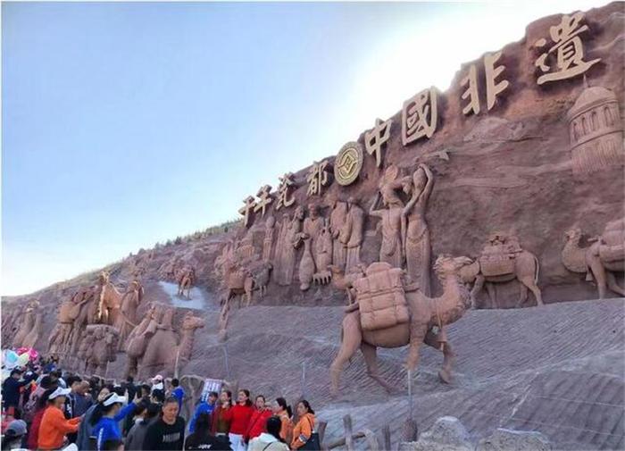 巨型山体雕塑群再现中国非遗“磁州窑”千年盛景