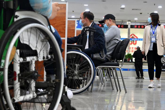 全国政协常委、民建中央副主席李世杰：激励企业按比例安置残疾人就业