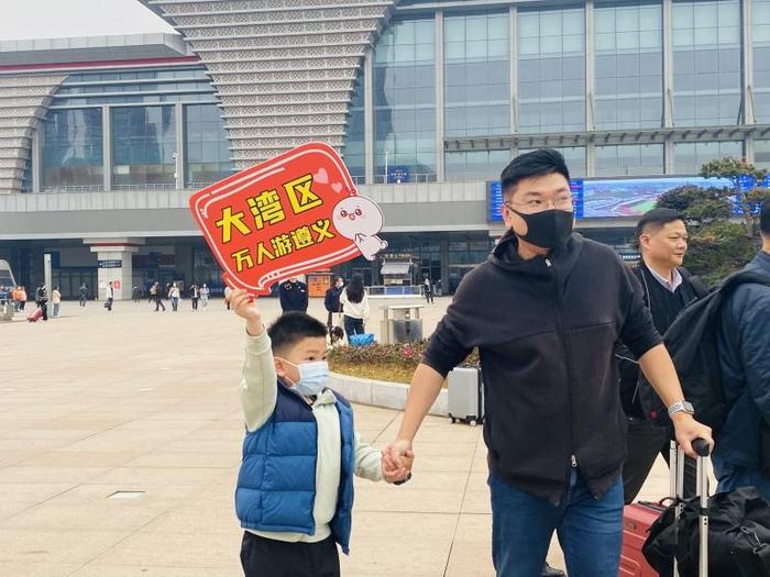 “贵澳深度合作·粤港澳大湾区万人游遵义”首发团抵黔 开启红色文化之旅