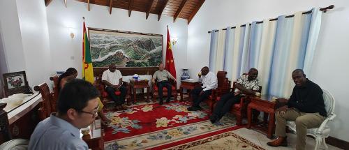 驻格林纳达大使韦宏添向格内阁部长介绍中国为促进世界和平稳定所做重要贡献