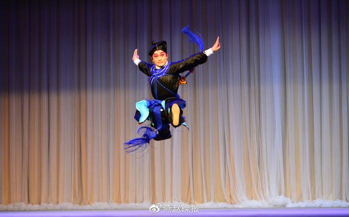 “自幼钦佩赵子龙，从小种下英雄梦”