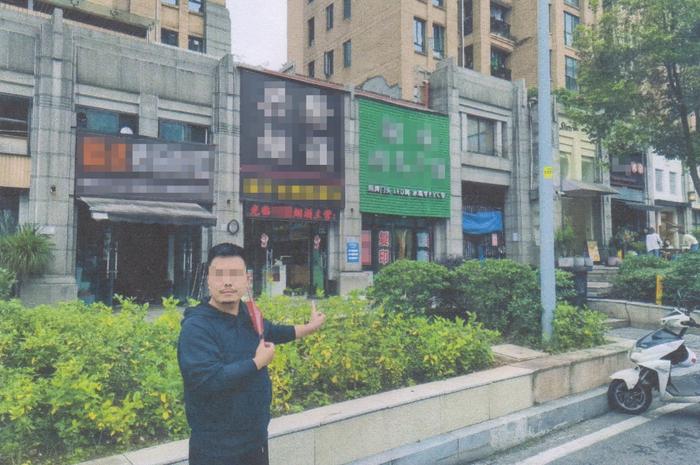 男子租豪车上门卖假“茅台” 烟酒店店主都被忽悠了