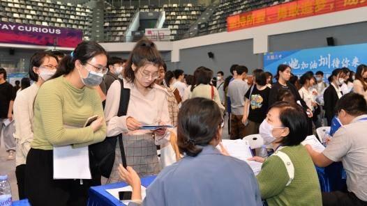 超3000个岗位！深圳女大学生专场招聘会在深大举行