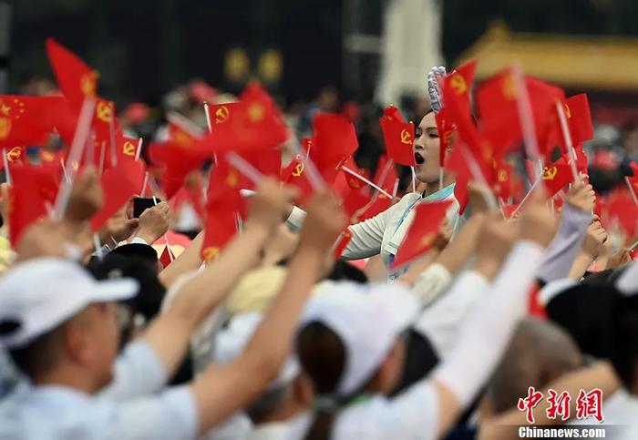 潘维：为什么说中国共产党不是西方意义上的“政党”？| 东西问