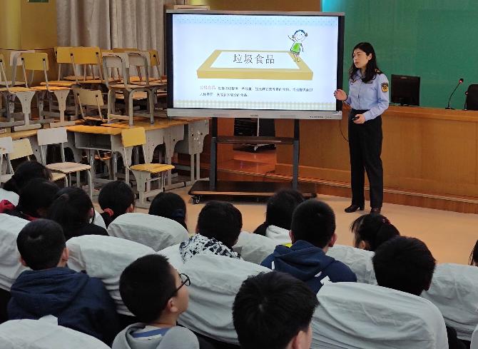 江苏省仪征市市场监管局胥浦分局开展消费维权、食品安全知识“进校园”活动