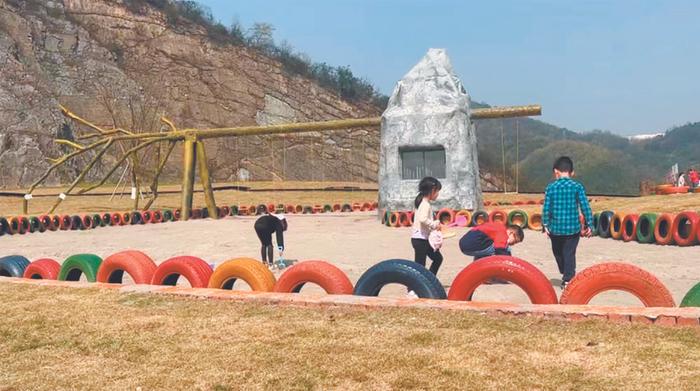 中梁云山矿山公园 昔日废弃矿坑蝶变生态公园