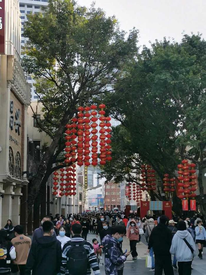 熙熙攘攘的北京路步行街