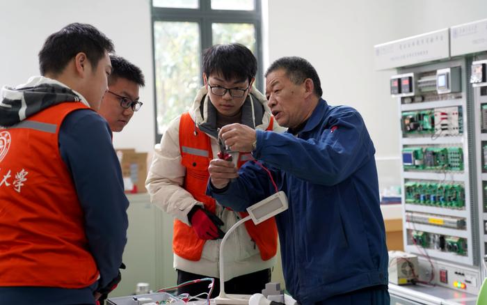 大学开设“公务员专业”，不能等同“考公”培训班 |新京报快评