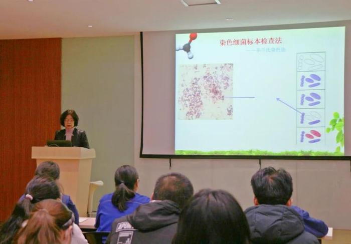 省公共卫生学会副会长崔树玉到新华医疗进行“微生物实验室建设与检验”专题培训