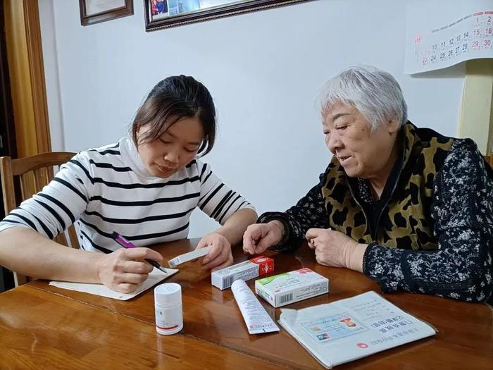 上海老人在家养老心愿实现！三组护理员上门服务，还配有“管家”...价格很实惠→